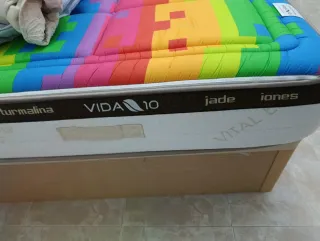 Colchón con diseño arcoíris con turmalina