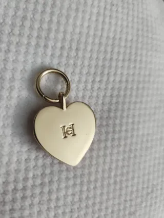 Charm Corazón Carolina Herrera