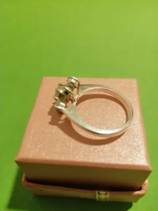 Anillo de plata con circonitas