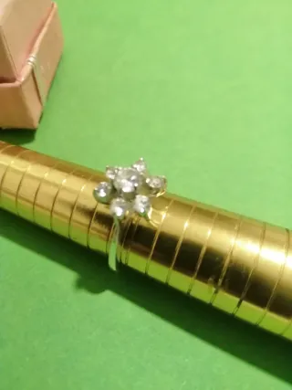 Anillo de plata con circonitas