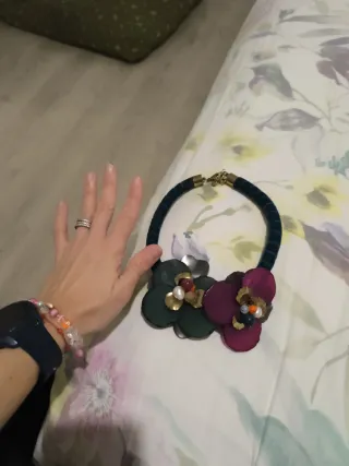 Collar vintage flores verde y morado