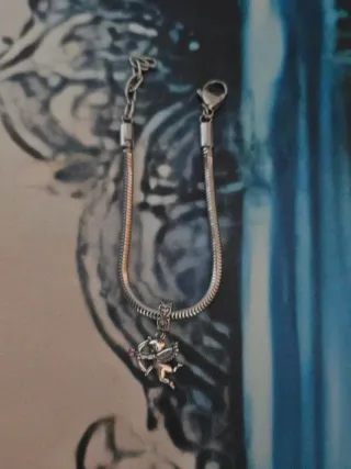 NUEVO.DE PLATA.Charm Cupido con corazón