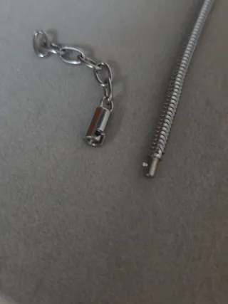 NUEVO.DE PLATA.Charm Cupido con corazón