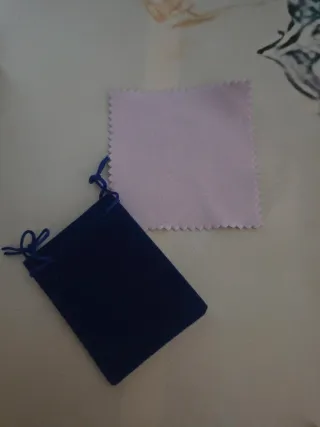 NUEVO.DE PLATA.Charm Cupido con corazón