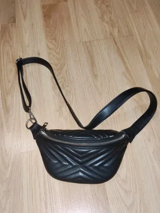 Riñonera acolchada negra