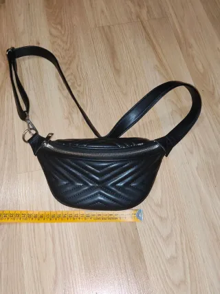 Riñonera acolchada negra