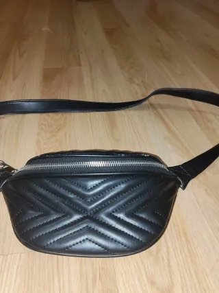 Riñonera acolchada negra