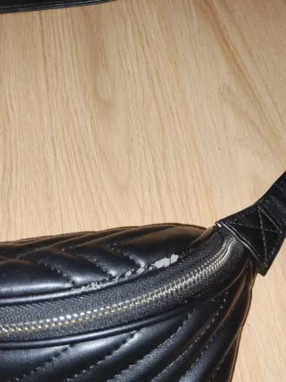 Riñonera acolchada negra