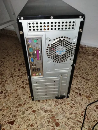 Ordenador sobremesa LG Negro + Altavoces