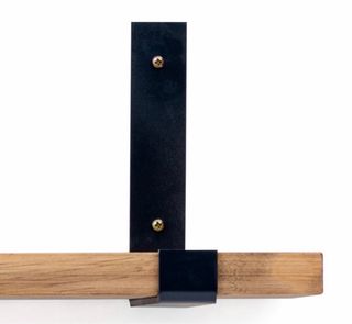 Estantería madera pino con soportes negros