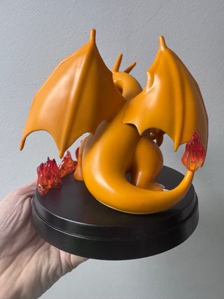 Figura Charizard de caja Super Premium Collection