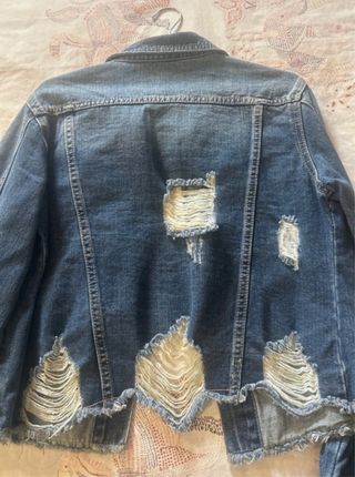 Cazadora vaquera desgastada
