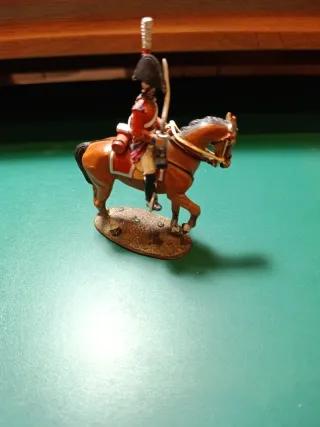 Figura de plomo de soldado a caballo