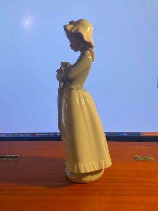 Figura Nao Lladró: chica con perro