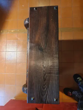 Mobile rustico in legno massello intagliato a mano