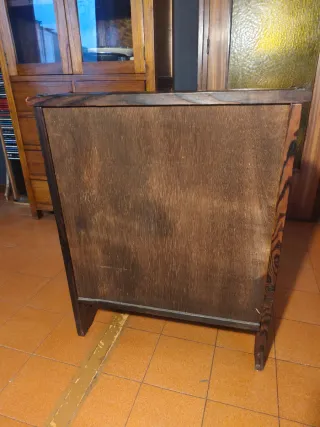 Mobile rustico in legno massello intagliato a mano