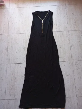 Vestido largo negro con cremallera
