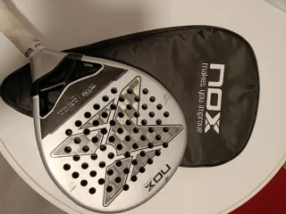 Pala Padel Nox AT10 Genius 18K.