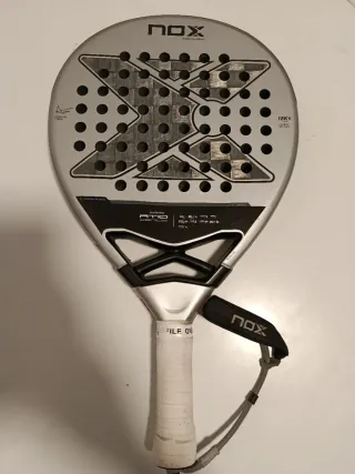 Pala Padel Nox AT10 Genius 18K.