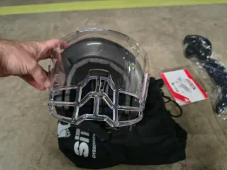 Casco de hockey para niño/a con protector. Sitka