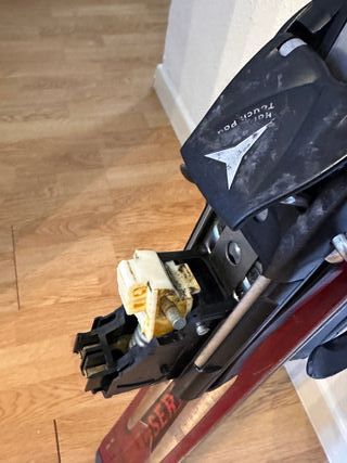 Esquís Atomic con fijaciones