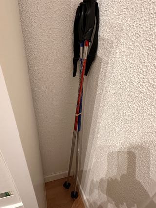 Esquís Atomic con fijaciones