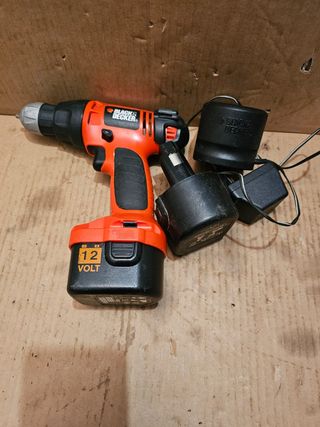 Taladro Black & Decker 12V con cargador