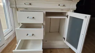 Mueble/ mesa madera blanco envejecido con cristal