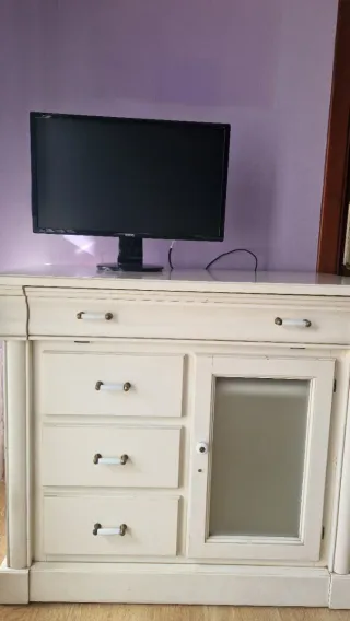 Mueble/ mesa madera blanco envejecido con cristal