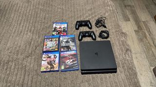 PS4 (PlayStation 4) Nera + 2 Controller + 5 Giochi