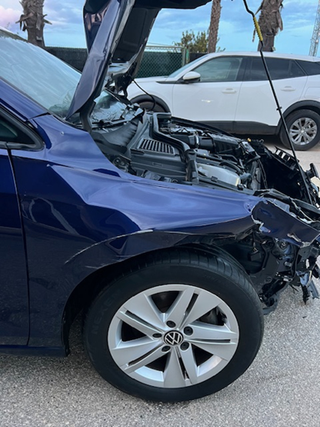 Volkswagen Golf  8    accidentado,  siniestrado