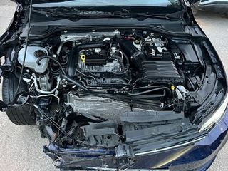 Volkswagen Golf  8    accidentado,  siniestrado