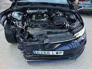Volkswagen Golf  8    accidentado,  siniestrado