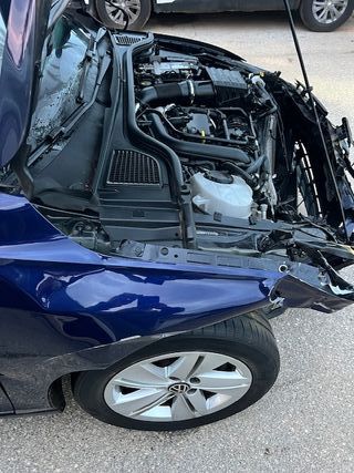 Volkswagen Golf  8    accidentado,  siniestrado