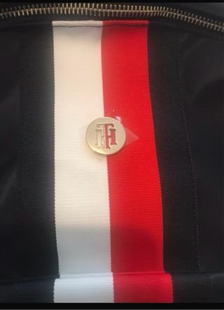 Mochila Tommy Hilfiger Negra con Rayas