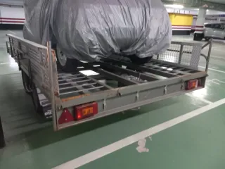 Se vende remolque portacoches doble eje como nuevo