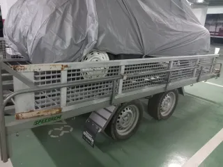 Se vende remolque portacoches doble eje como nuevo