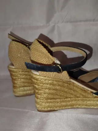 Sandalias cuña esparto beige y negro