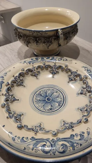 Centrotavola in ceramica decorato