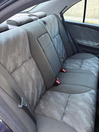 Mercedes Clásico Sedán Azul Oscuro