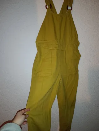 Mono largo Verde oliva. M. Bershka.