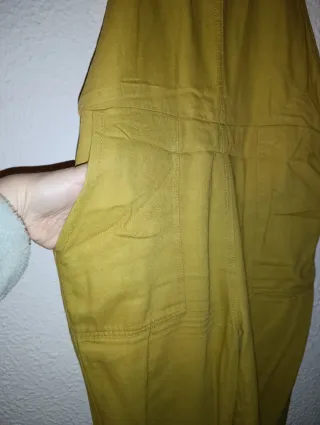 Mono largo Verde oliva. M. Bershka.