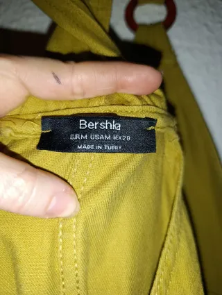 Mono largo Verde oliva. M. Bershka.