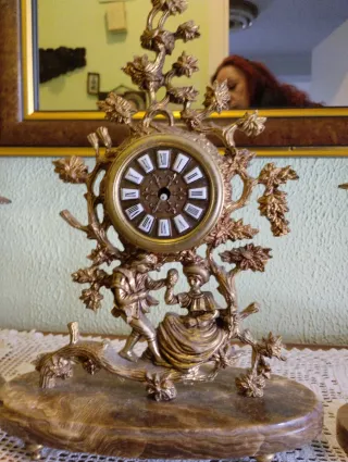 Reloj y candelabros bronce y mármol