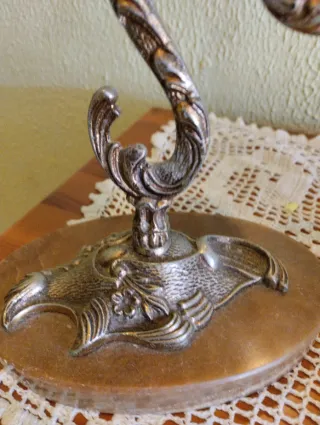 Reloj y candelabros bronce y mármol