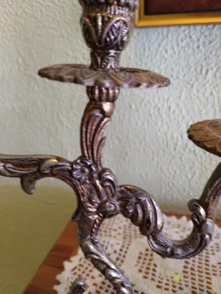 Reloj y candelabros bronce y mármol