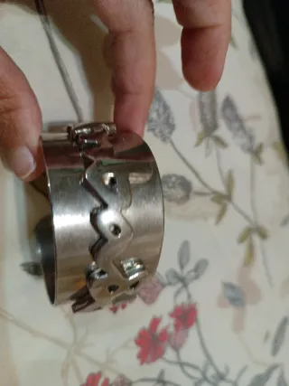 Pulsera plateada con detalles.no hago envío.