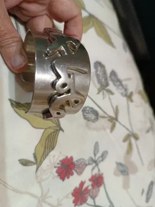 Pulsera plateada con detalles.no hago envío.