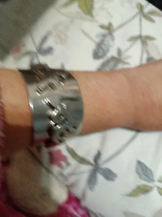 Pulsera plateada con detalles.no hago envío.