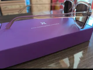 Gafas de sol beige y marrones